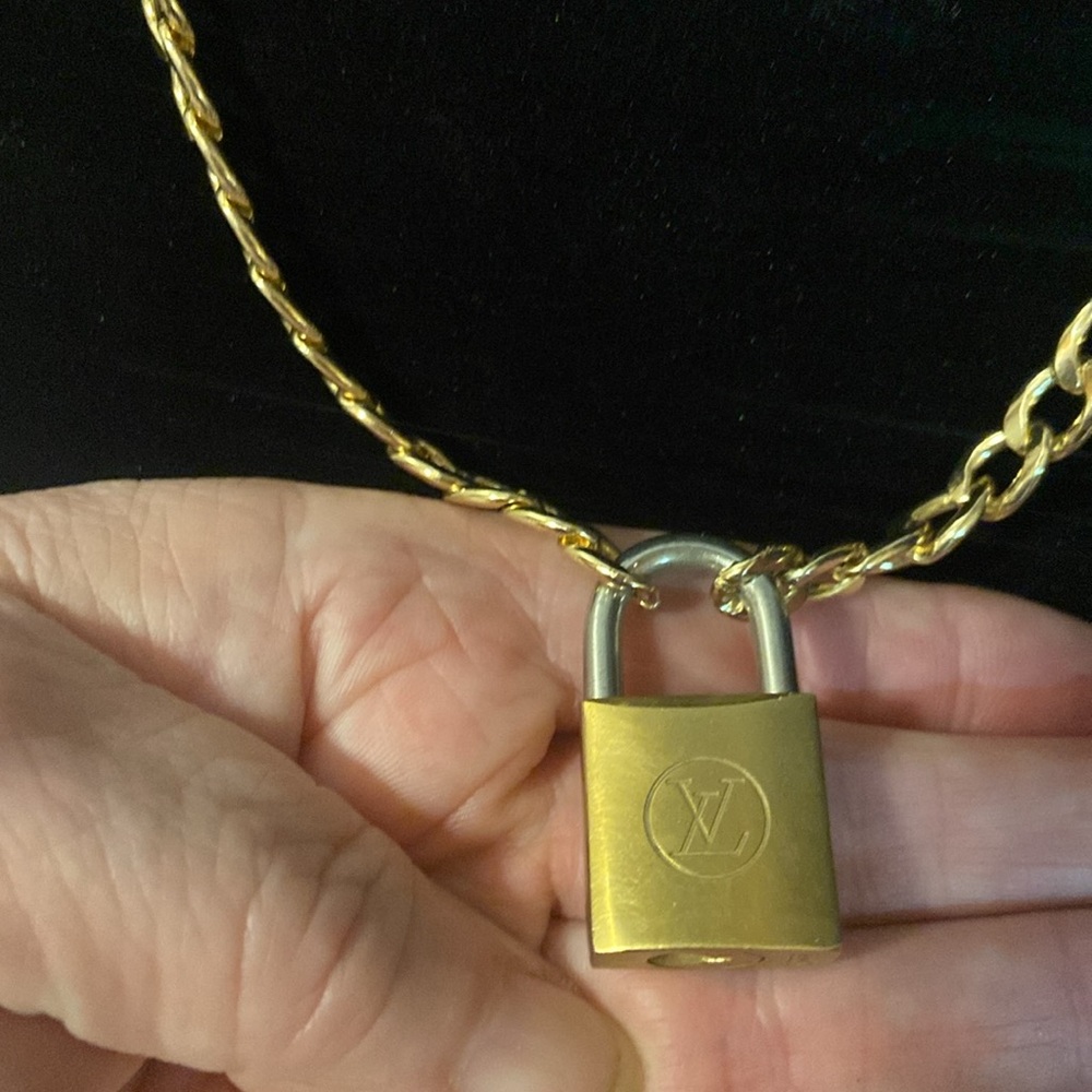 Louis Vuitton #226 Lock & Chain no key